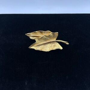 Vintage Signed BSK Gold Tone Textured Leaf Brooch Pin